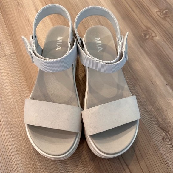 MIA Shoes - MIA Women's Sandals in Light Gray